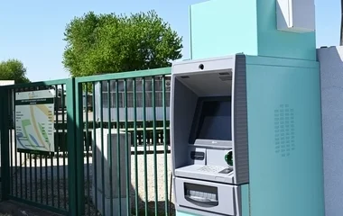 Új bankautomatát helyeztek ki a Tokaji úti vásártérre